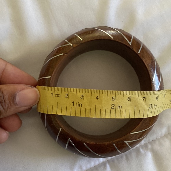 Wooded Bangle - Picture 5 of 6